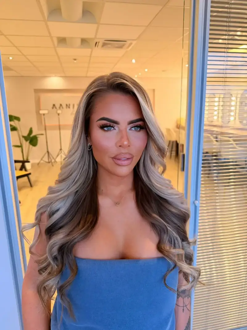 Haarstyling blond half opgestoken