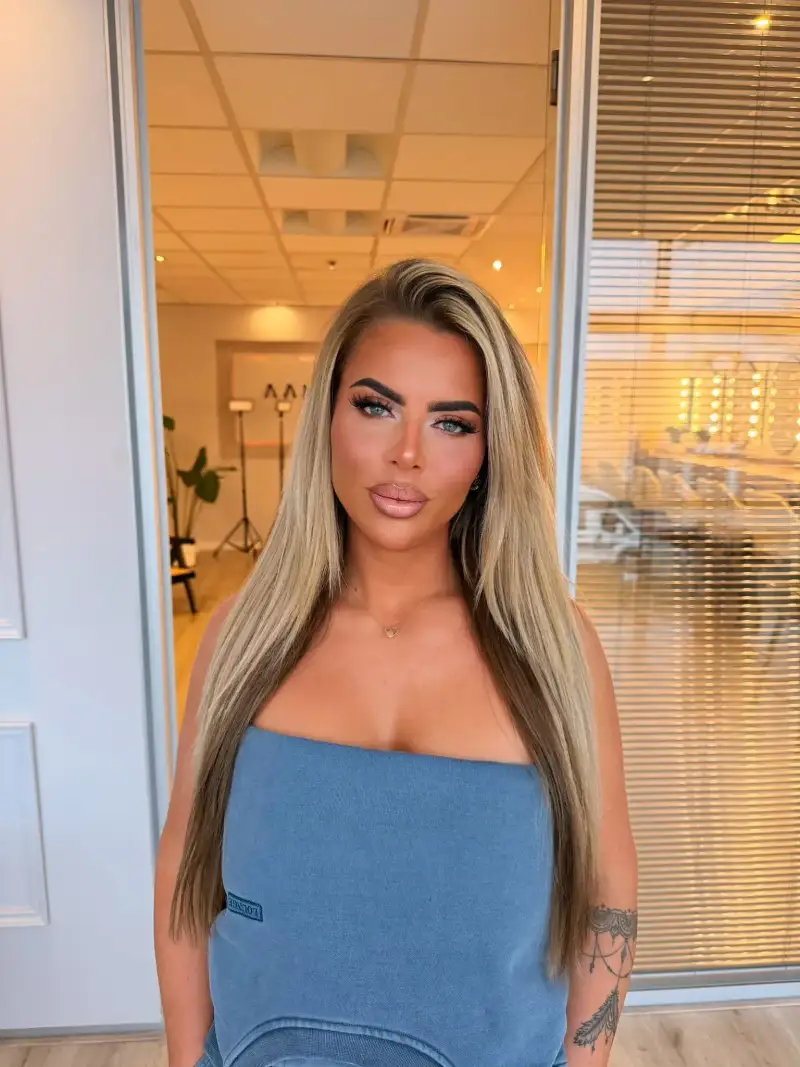 Strak haarstyling blond highlights